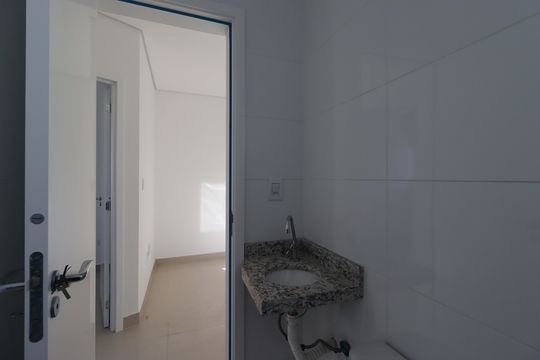 Banheiro de apartamento à venda com 2 quartos, 82m² em Vila Humaita, Santo André