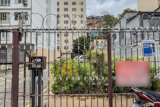 Plaquinha de apartamento à venda com 2 quartos, 75m² em Grajaú, Rio de Janeiro