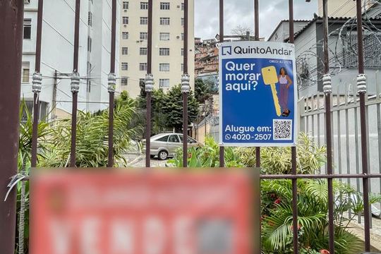 Plaquinha de apartamento à venda com 2 quartos, 75m² em Grajaú, Rio de Janeiro