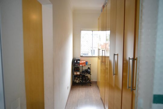 Closet do quarto de casa à venda com 3 quartos, 240m² em Parque das Nações, Santo André