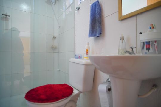 Banheiro Social de apartamento à venda com 2 quartos, 43m² em Rubem Berta, Porto Alegre