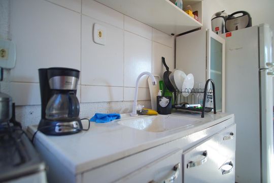 Cozinha de apartamento à venda com 2 quartos, 43m² em Rubem Berta, Porto Alegre