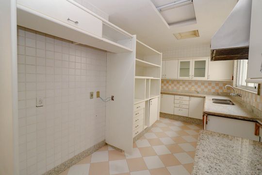 Cozinha de apartamento para alugar com 4 quartos, 626m² em Barra da Tijuca, Rio de Janeiro