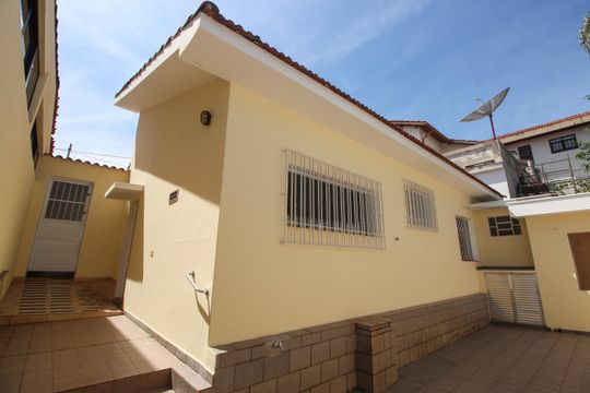 Quintal de casa à venda com 2 quartos, 181m² em Jardim Londrina, São Paulo
