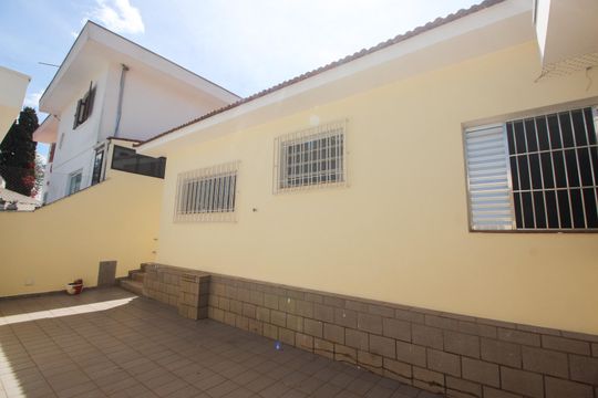 Quintal de casa à venda com 2 quartos, 181m² em Jardim Londrina, São Paulo