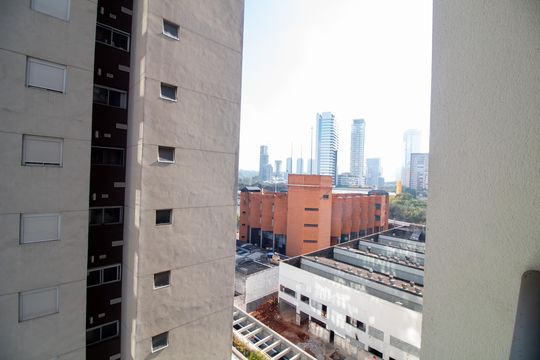Varanda Sala- Vista de apartamento à venda com 1 quarto, 32m² em Jardim Caravelas, São Paulo