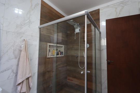 Banheiro da Suíte 4 de casa à venda com 4 quartos, 260m² em Jardim Cotiana, São Paulo