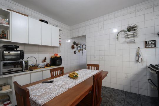 Cozinha de casa à venda com 4 quartos, 260m² em Jardim Cotiana, São Paulo