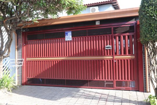 Fachada de casa à venda com 4 quartos, 260m² em Jardim Cotiana, São Paulo