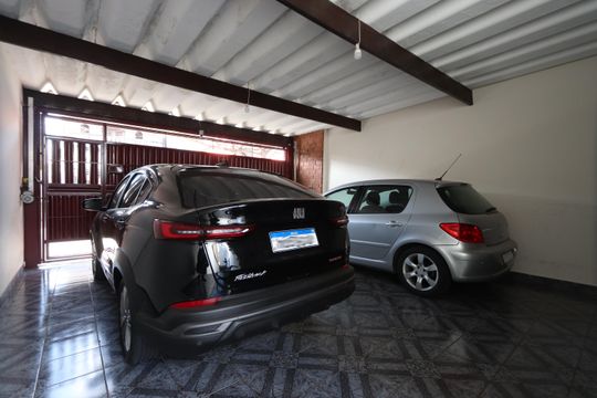Garagem de casa à venda com 4 quartos, 260m² em Jardim Cotiana, São Paulo