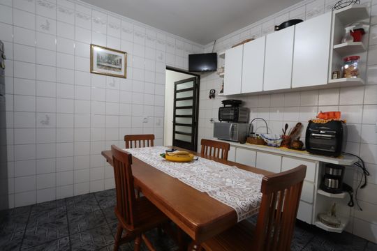 Cozinha de casa à venda com 4 quartos, 260m² em Jardim Cotiana, São Paulo