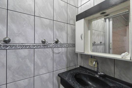Banheiro de casa para alugar com 2 quartos, 60m² em Jardim Marília, São Paulo