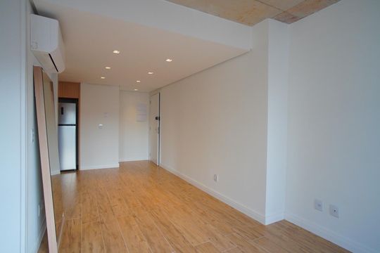 Sala de apartamento para alugar com 1 quarto, 45m² em Petrópolis, Porto Alegre