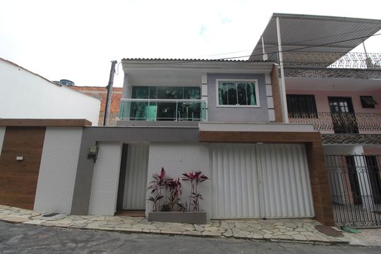 Fachada de casa de condomínio à venda com 2 quartos, 200m² em Taquara, Rio de Janeiro