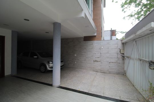Garagem de casa de condomínio à venda com 2 quartos, 200m² em Taquara, Rio de Janeiro