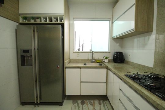 Cozinha de casa de condomínio à venda com 2 quartos, 200m² em Taquara, Rio de Janeiro