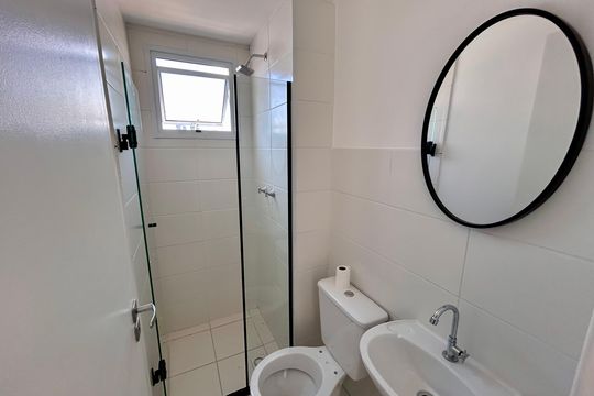 Banheiro de apartamento para alugar com 2 quartos, 36m² em Vila Galvão, Guarulhos