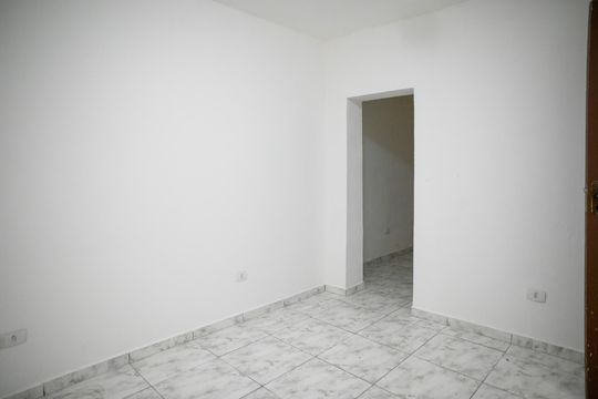 Quarto de casa para alugar com 1 quarto, 40m² em Jardim Maria Estela, São Paulo