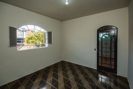 Casa para alugar com 2 quartos, 360m² em Etelvina Carneiro, Belo Horizonte