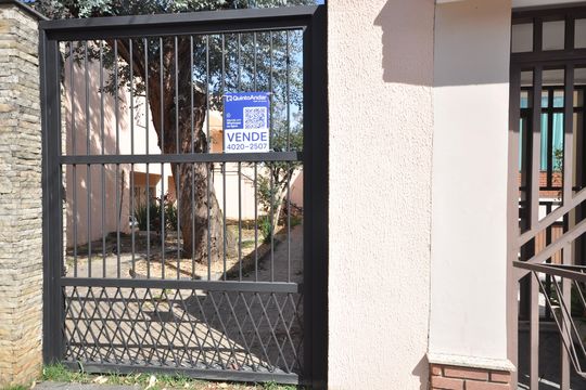 Fachada de casa para alugar com 4 quartos, 650m² em Jardim Leonor Mendes de Barros, São Paulo