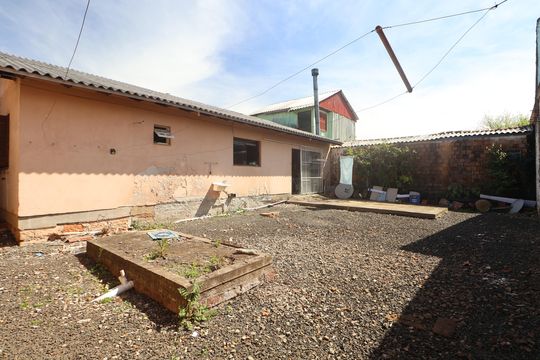 Área Externa de casa à venda com 4 quartos, 195m² em Niterói, Canoas