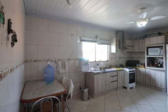 Cozinha de casa à venda com 4 quartos, 195m² em Niterói, Canoas