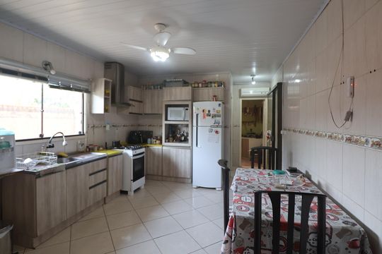 Cozinha de casa à venda com 4 quartos, 195m² em Niterói, Canoas