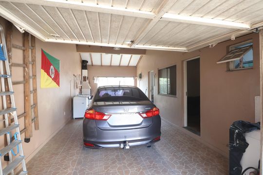 Garagem de casa à venda com 4 quartos, 195m² em Niterói, Canoas