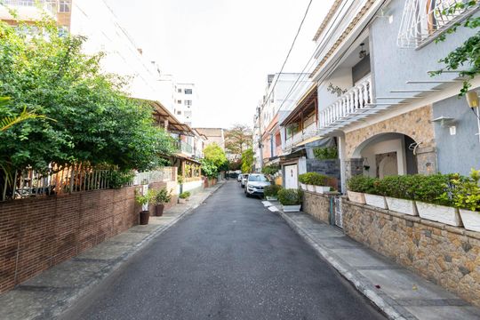 Fachada de casa à venda com 5 quartos, 220m² em Andaraí, Rio de Janeiro