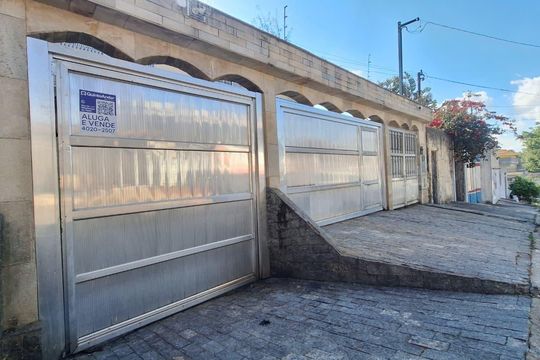 Fachada de casa à venda com 3 quartos, 300m² em Vila Carolina, São Paulo