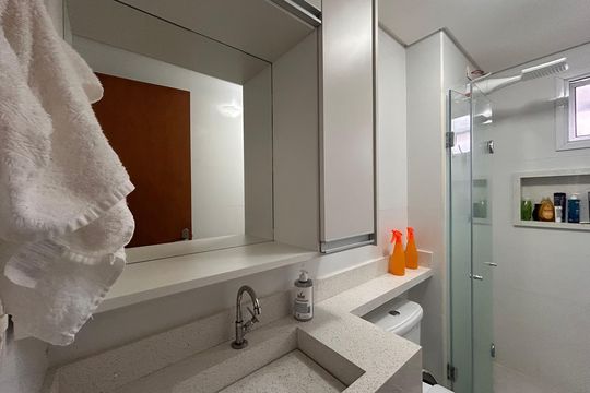 Banheiro Social de apartamento à venda com 2 quartos, 58m² em Jaguará, São Paulo