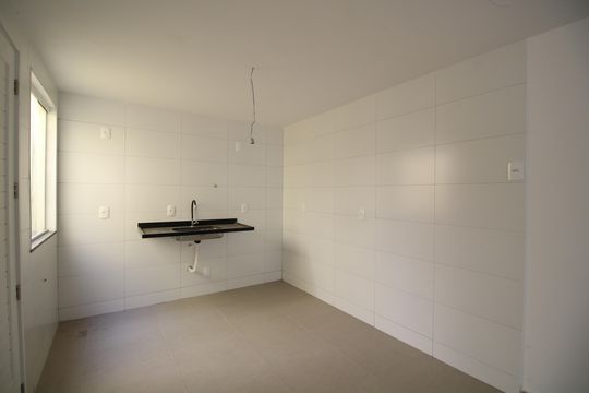 Cozinha de casa de condomínio à venda com 2 quartos, 81m² em Tanque, Rio de Janeiro