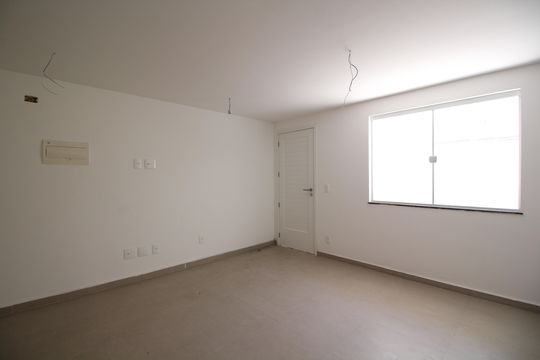 Sala de casa de condomínio à venda com 2 quartos, 81m² em Tanque, Rio de Janeiro