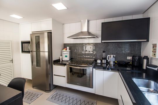 Cozinha de casa de condomínio à venda com 3 quartos, 164m² em Tamboré, Santana de Parnaíba