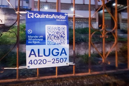 Placa de apartamento para alugar com 2 quartos, 50m² em Fátima, Niterói