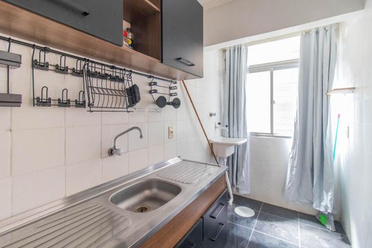 Cozinha de apartamento para alugar com 1 quarto, 35m² em Menino Deus, Porto Alegre