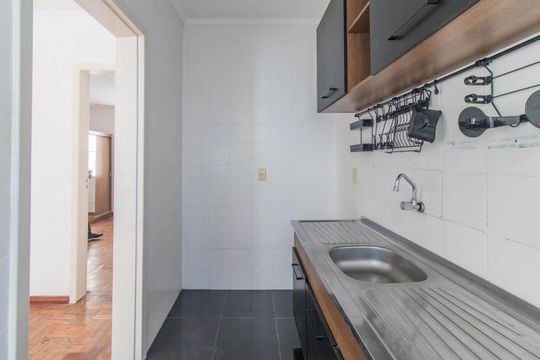 Cozinha de apartamento para alugar com 1 quarto, 35m² em Menino Deus, Porto Alegre