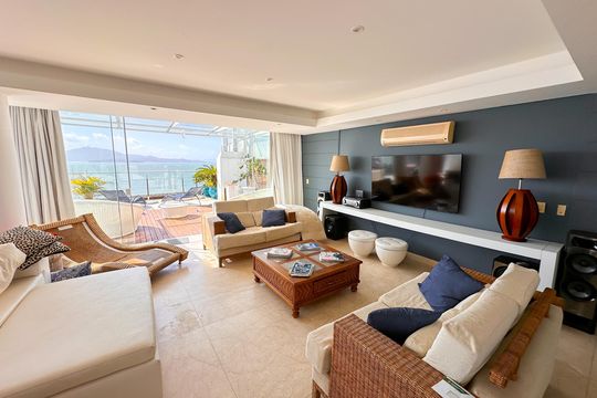 Sala de TV de apartamento para alugar com 4 quartos, 250m² em Canasvieiras, Florianópolis