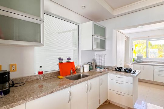 Cozinha de apartamento para alugar com 4 quartos, 250m² em Canasvieiras, Florianópolis