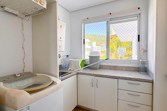 Área de Serviço de apartamento para alugar com 4 quartos, 250m² em Canasvieiras, Florianópolis