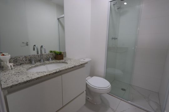 Banheiro de kitnet/studio para alugar com 1 quarto, 23m² em Jardim Aurelia, São Paulo