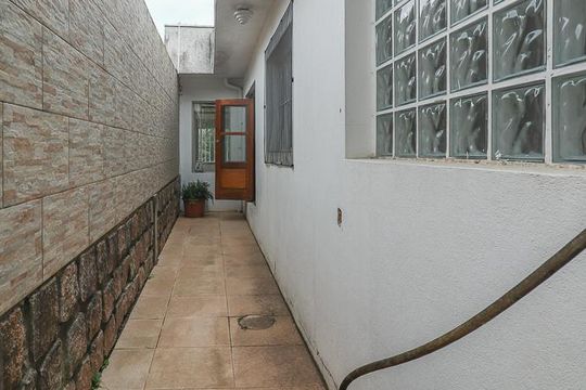 Corredor externo de casa à venda com 3 quartos, 150m² em Chácara das Pedras, Porto Alegre