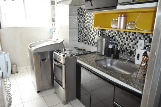 Cozinha de apartamento à venda com 2 quartos, 50m² em Engenho de Dentro, Rio de Janeiro