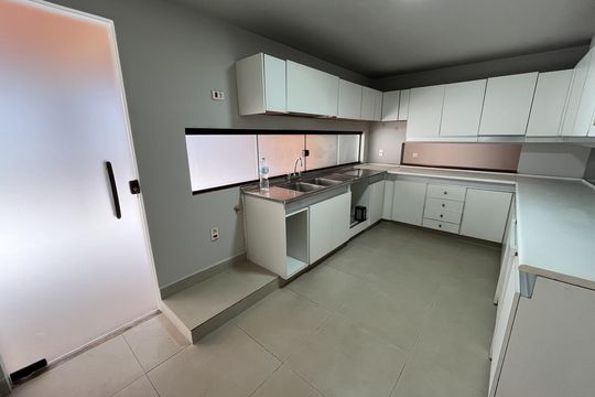 Cozinha de casa à venda com 7 quartos, 565m² em Jardim Guanabara, Rio de Janeiro