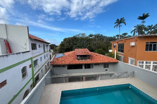 Vista do Hall  de casa à venda com 7 quartos, 565m² em Jardim Guanabara, Rio de Janeiro
