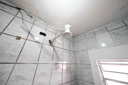 Banheiro Social de casa à venda com 1 quarto, 50m² em Jardim Verônia, São Paulo