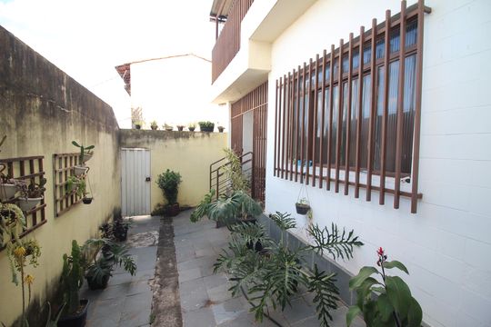 Quintal de casa à venda com 2 quartos, 360m² em Jardim Bandeirantes, Contagem