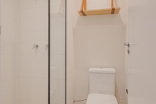 Banheiro Social de kitnet/studio à venda com 1 quarto, 29m² em Pinheiros, São Paulo