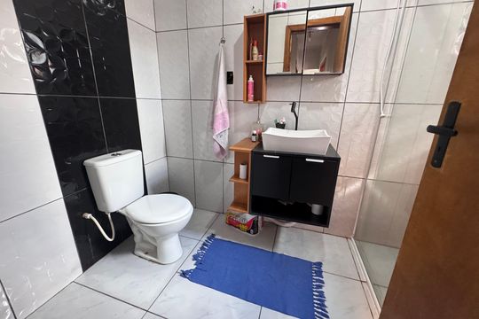 Banheiro de casa à venda com 2 quartos, 90m² em Santos Dumont, São Leopoldo
