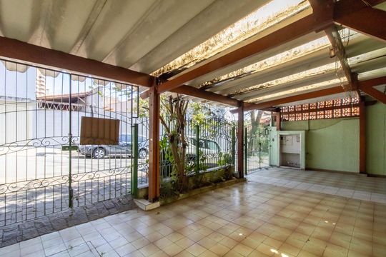 Garagem de casa para alugar com 3 quartos, 250m² em Jardim Maria Helena, Guarulhos